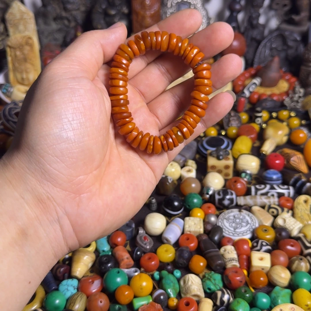 琉璃颈饰手串如图