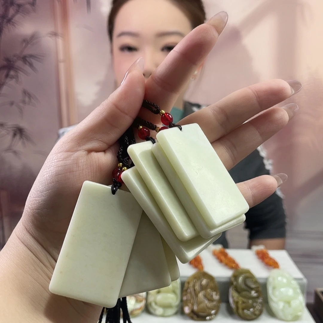 蛇纹石玉未镶嵌吊坠(赠链)