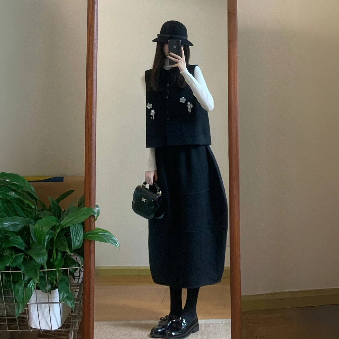 秋装搭配一整套韩系松弛感打底上衣叠穿黑色马甲花苞半身裙套装女