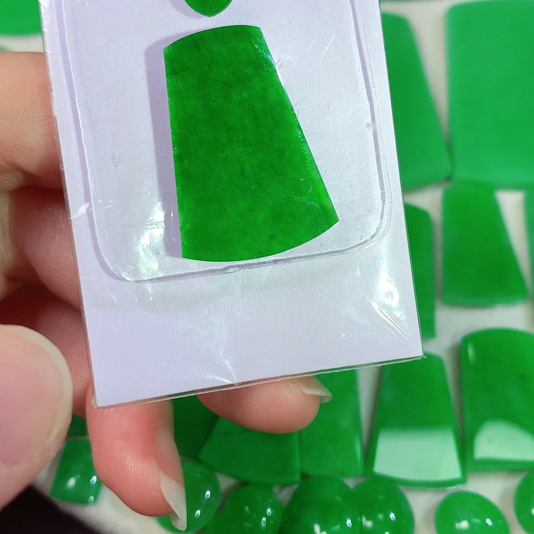 翡翠未镶嵌吊坠(赠链)天然翡翠