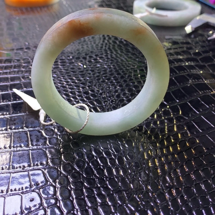 定制翡翠未镶嵌手镯