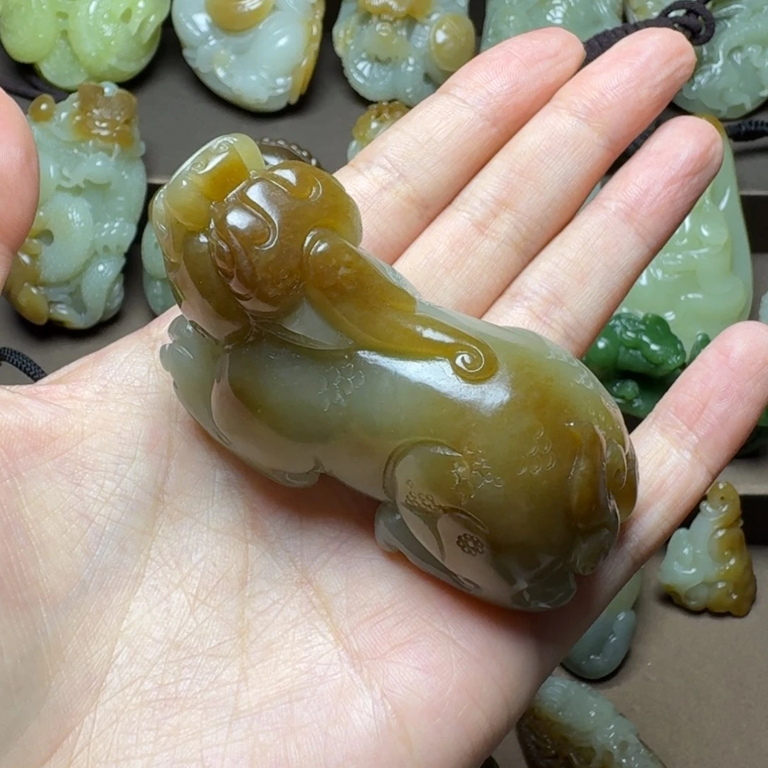 和田玉未镶嵌颈饰《****哥