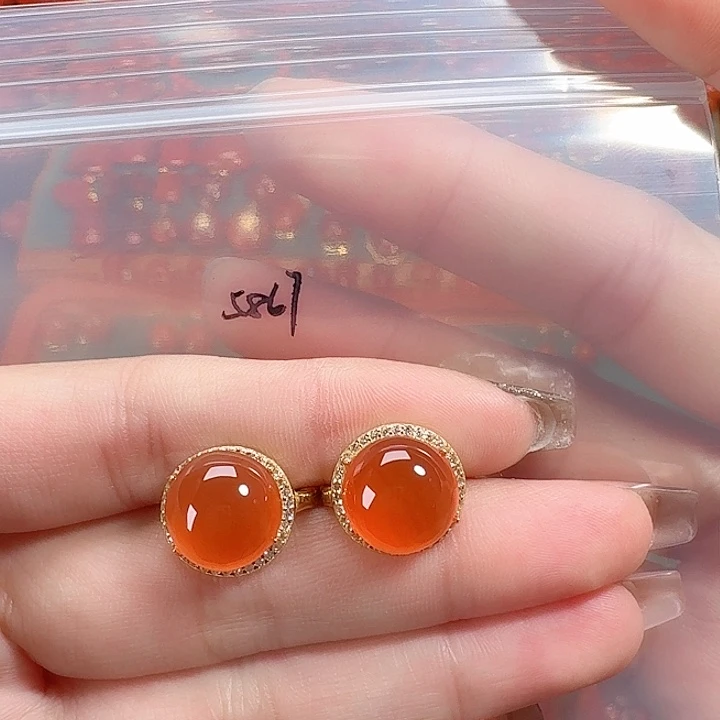 南红玛瑙银S925镶嵌冰红耳扣