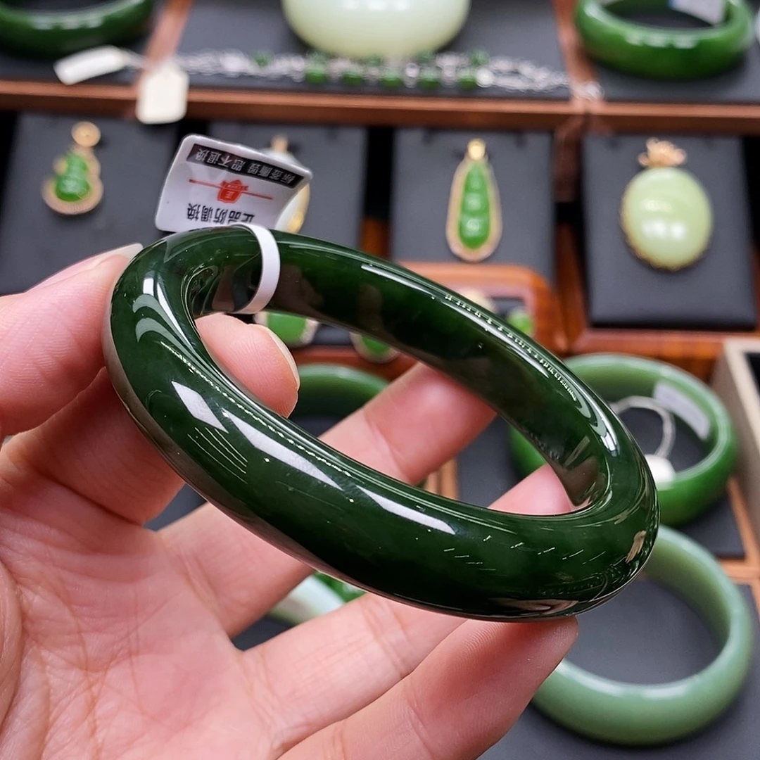 和田玉（碧玉）未镶嵌手镯