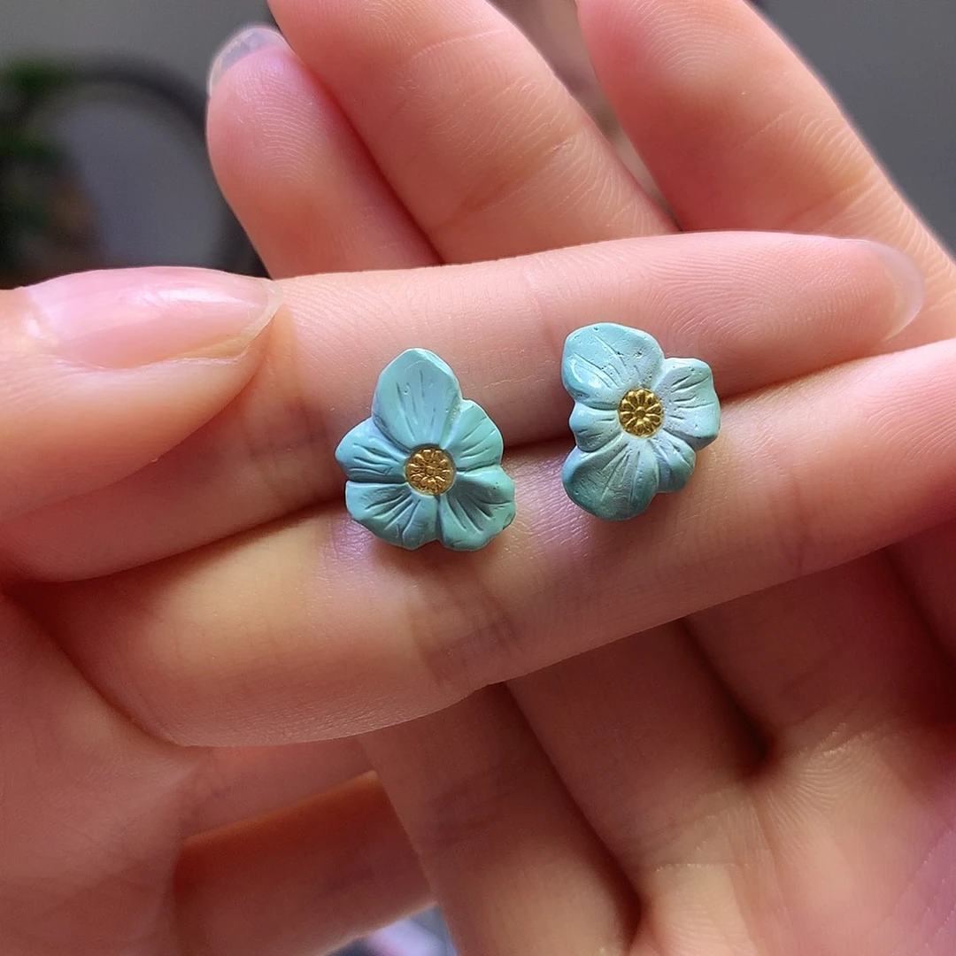 绿松石18K金镶嵌耳钉