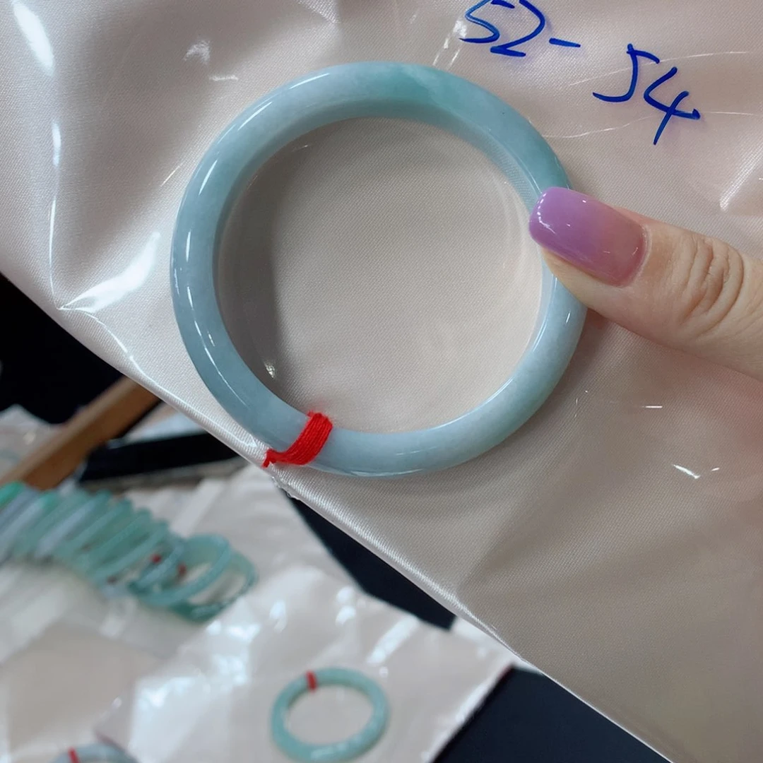 翡翠手镯未镶嵌如**水买断