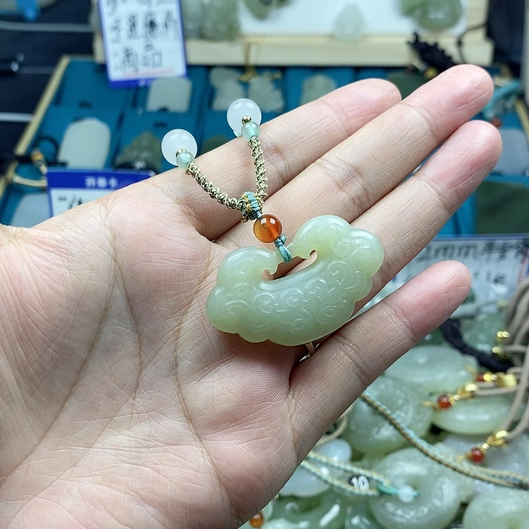 诏***茶和田玉未镶嵌颈饰平安锁2103