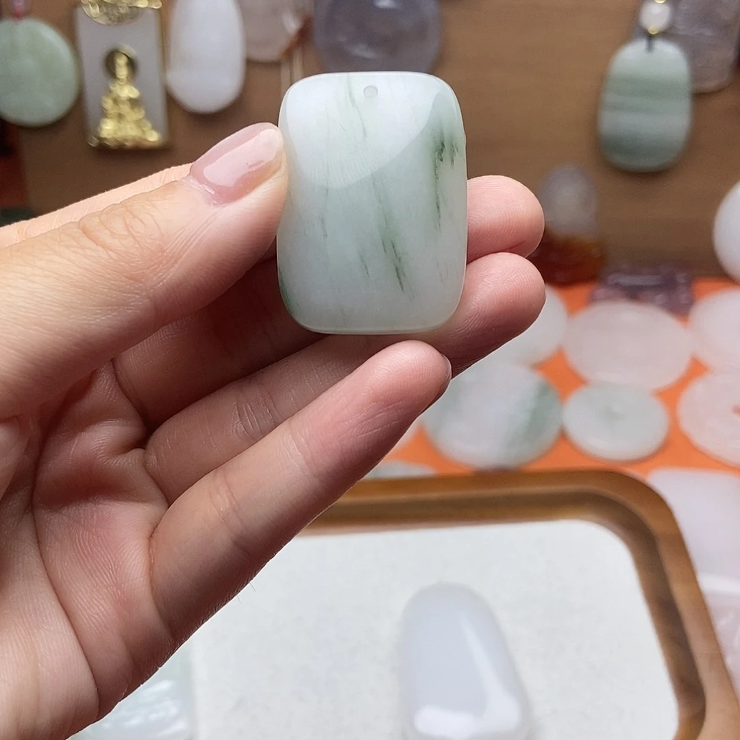 颈饰未镶嵌石英质玉