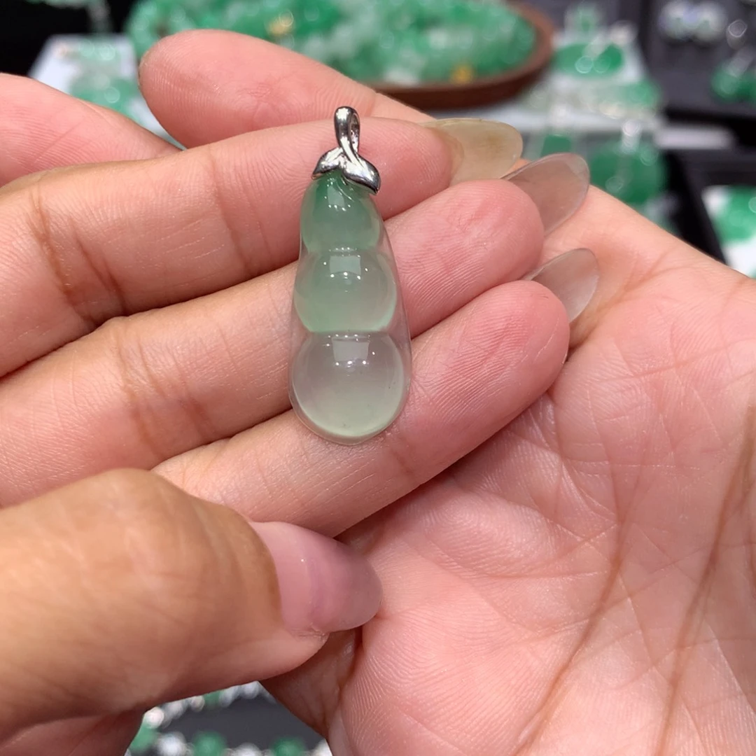 颈饰银S925镶嵌石英质玉（非洲翠）