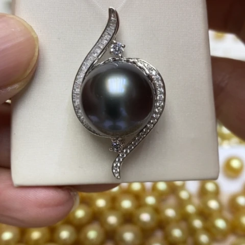 18K金镶嵌颈饰海水珍珠