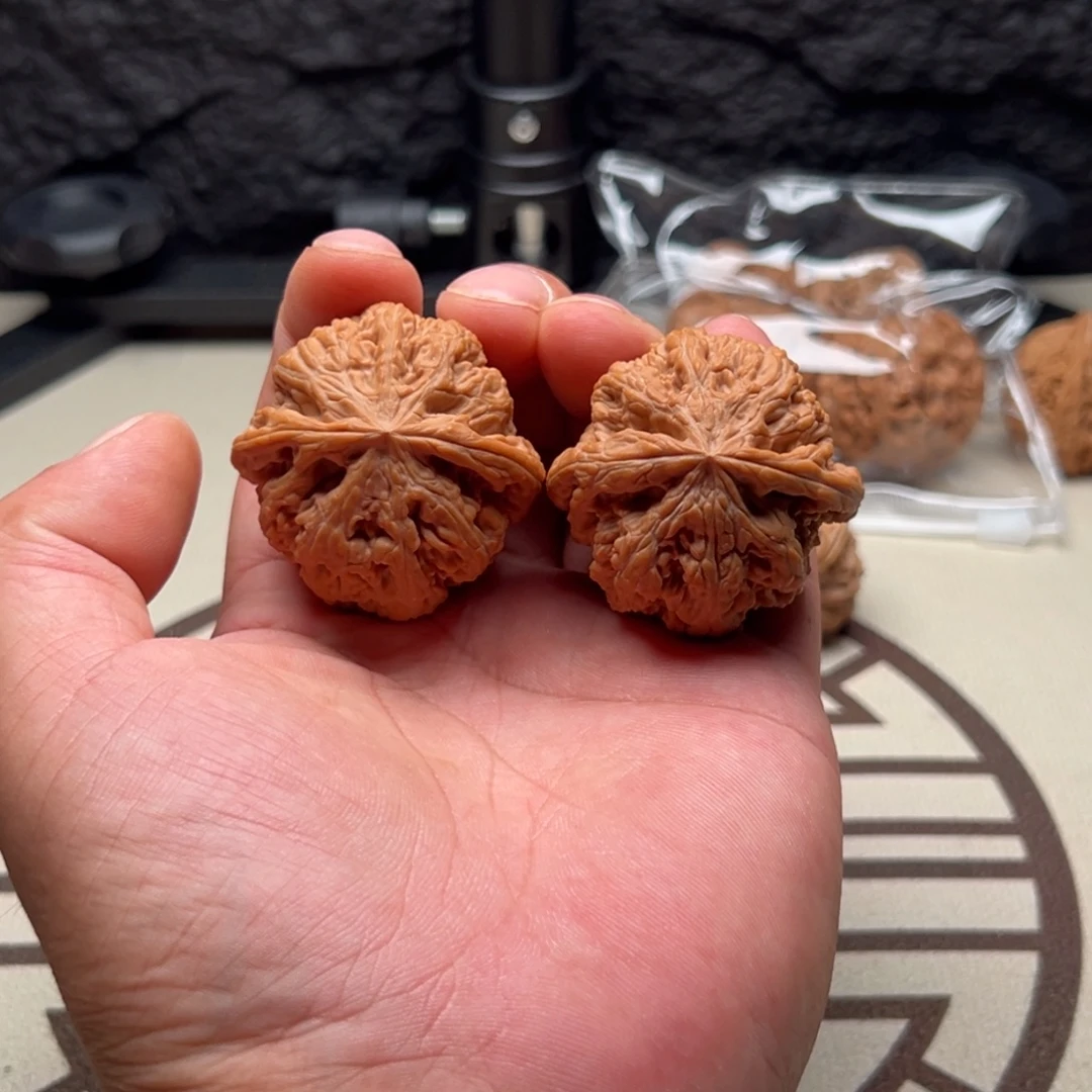 吊坠文玩核桃44粗筋