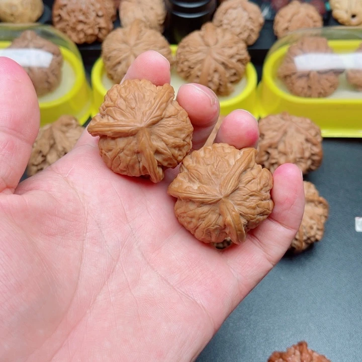 文玩核桃把件石门三棱奔39×38×38