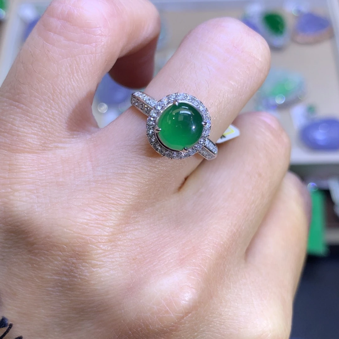 翡翠颈饰18K金镶嵌翡翠