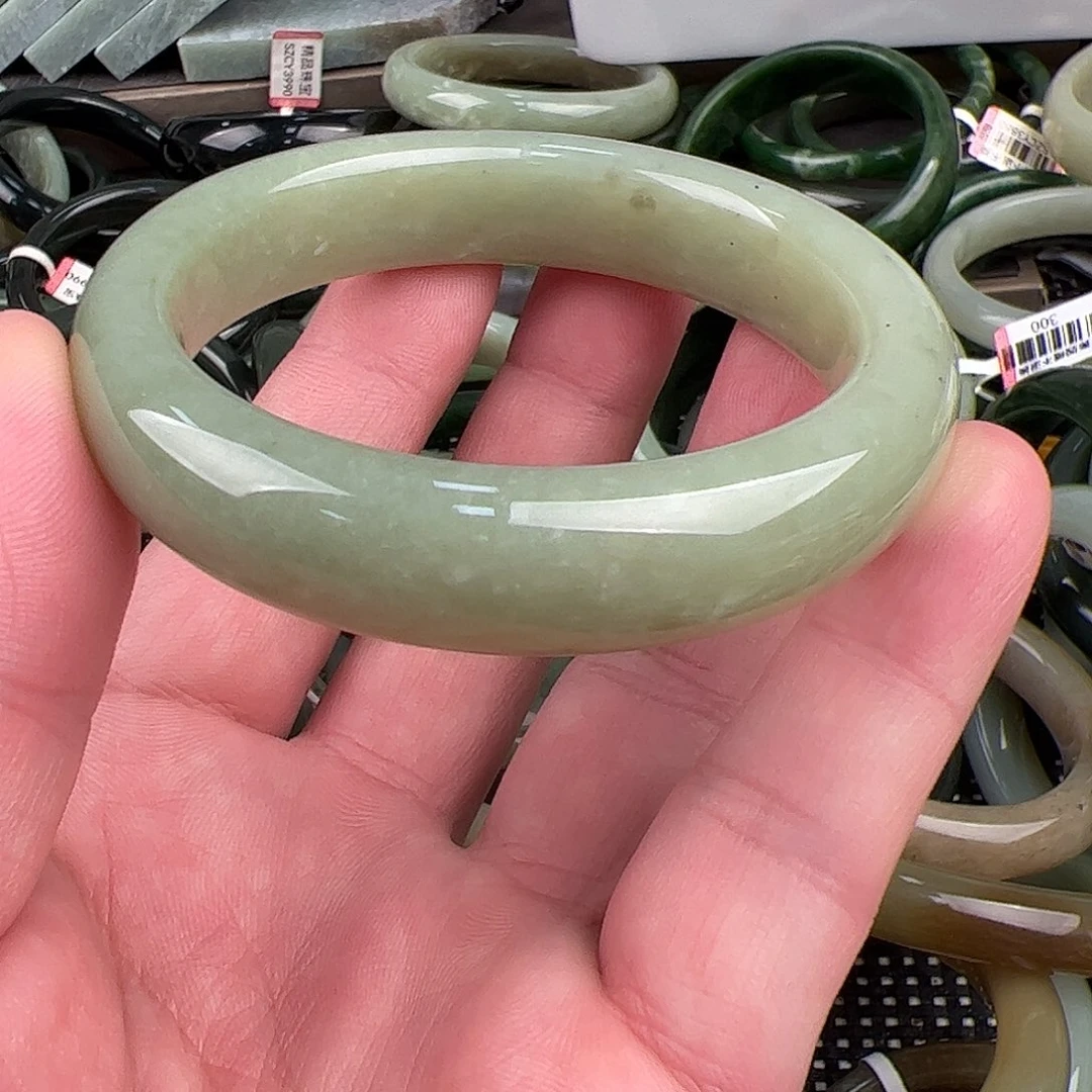 S***M和田玉未镶嵌手镯