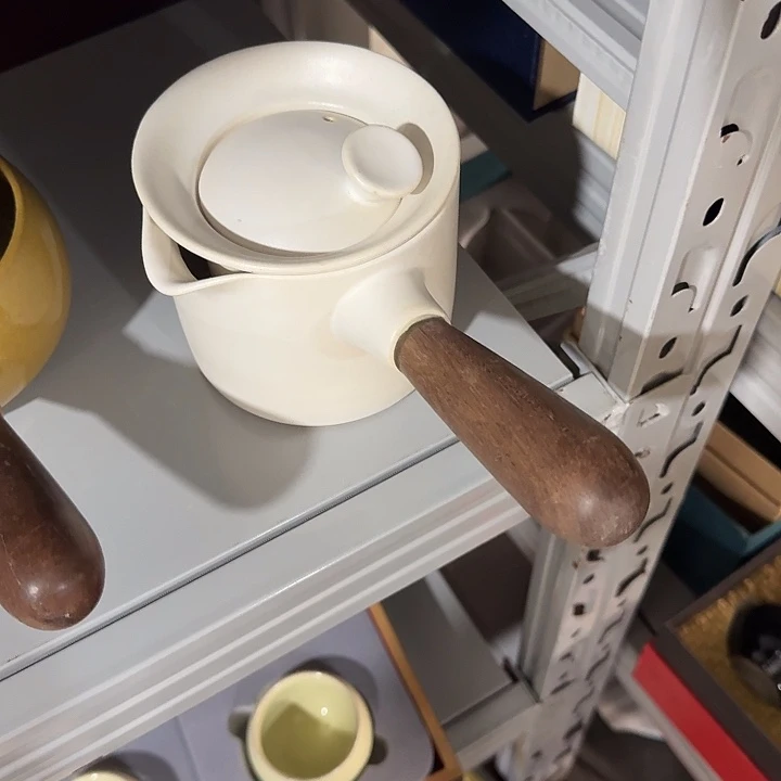 主人杯一个，瓷。。。。品茗