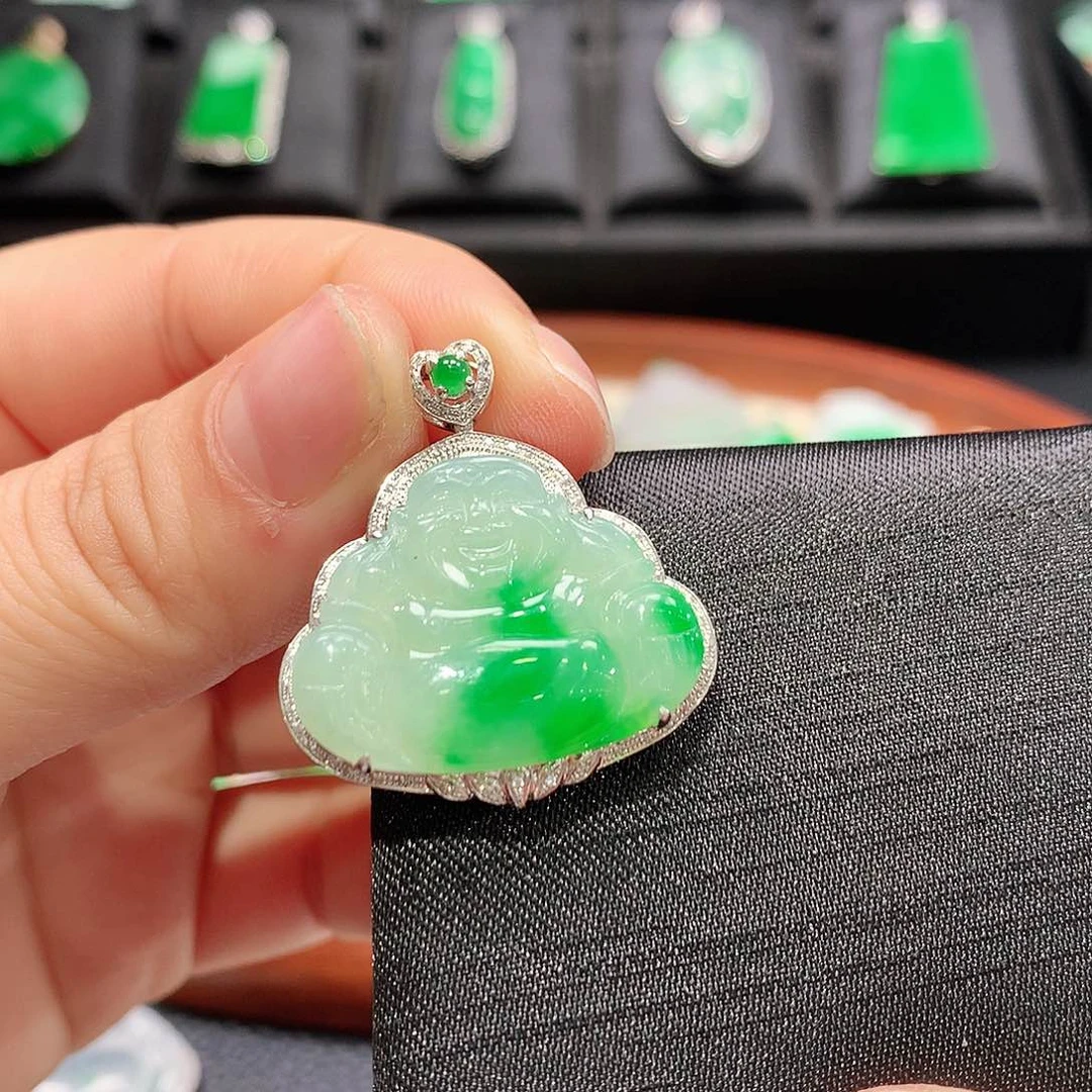翡翠颈饰18K金镶嵌佛公