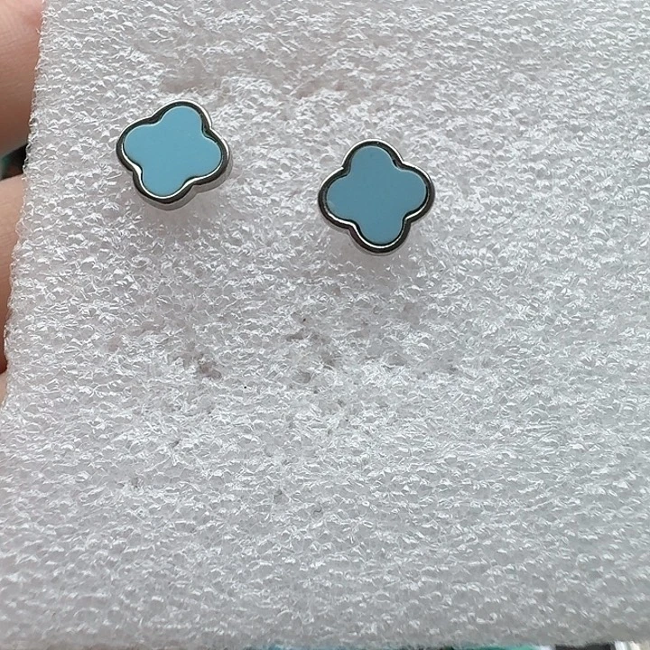 尺寸：8➕四叶草耳饰耳钉一对