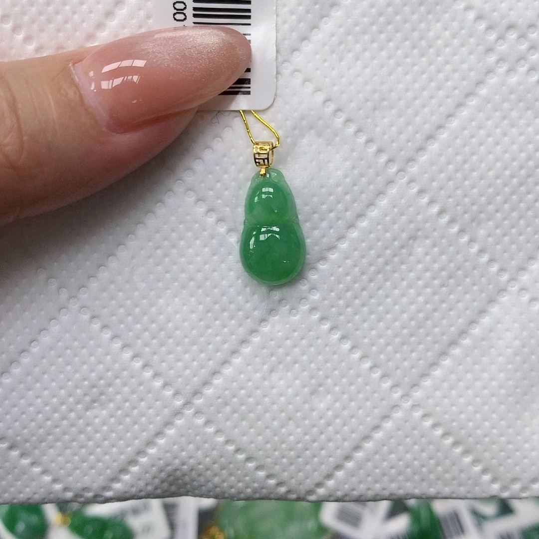 颈饰18K金镶嵌翡翠