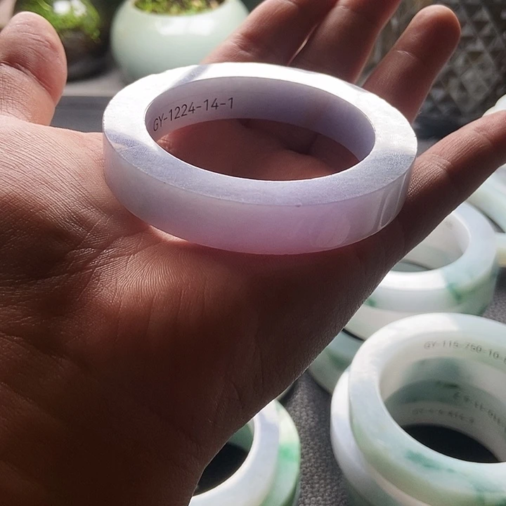 定制翡翠未镶嵌翡翠手镯