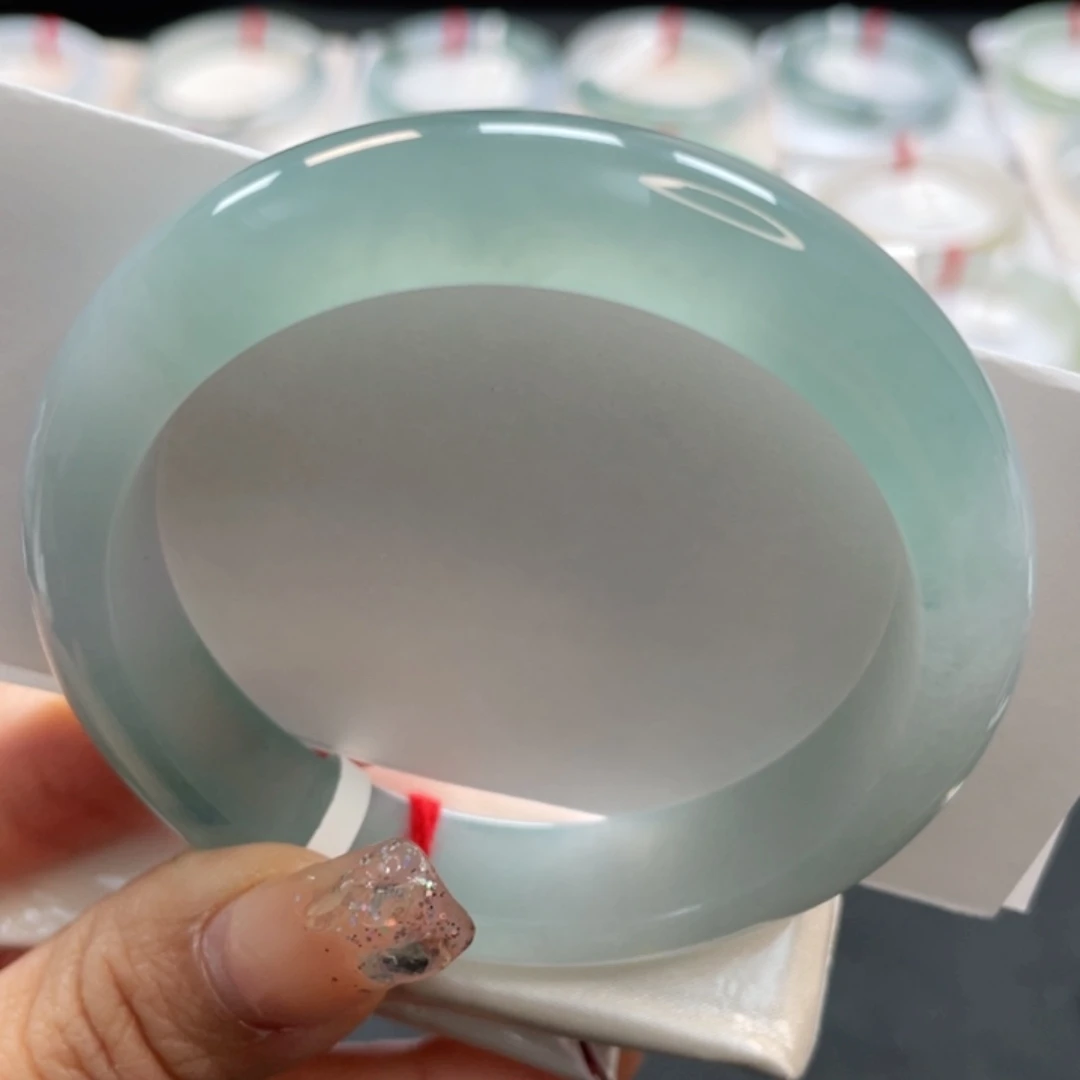 【闪购商品】翡翠手镯未镶嵌56冰透湖水绿泛光感22号