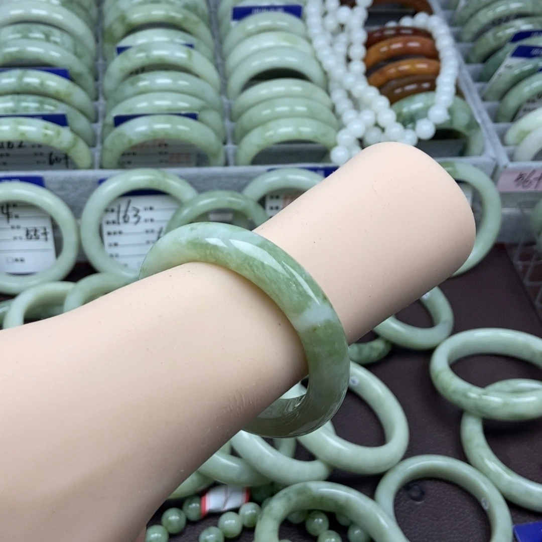 t***o蛇纹石玉未镶嵌手镯