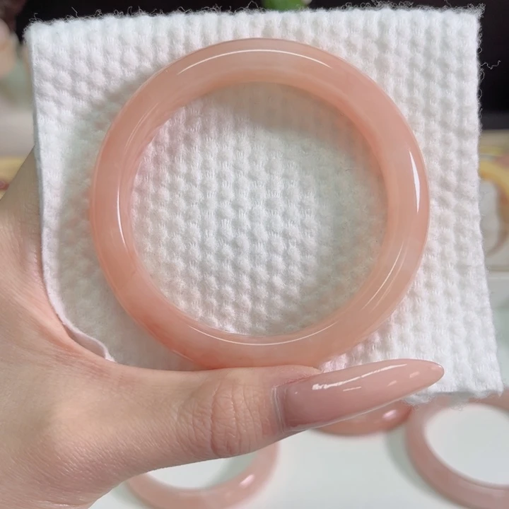 桃***️石英质玉未镶嵌手镯