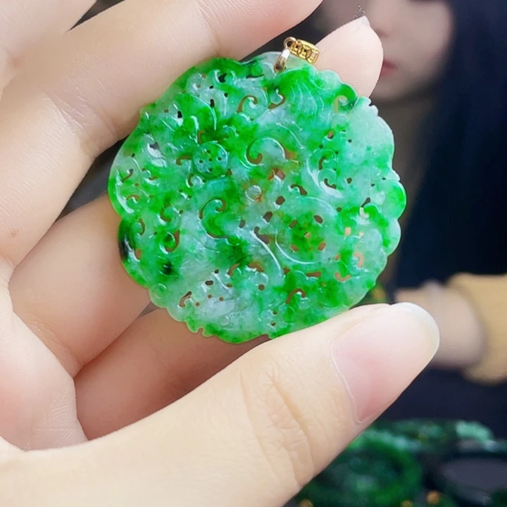 翡翠18K金镶嵌颈饰多样性
