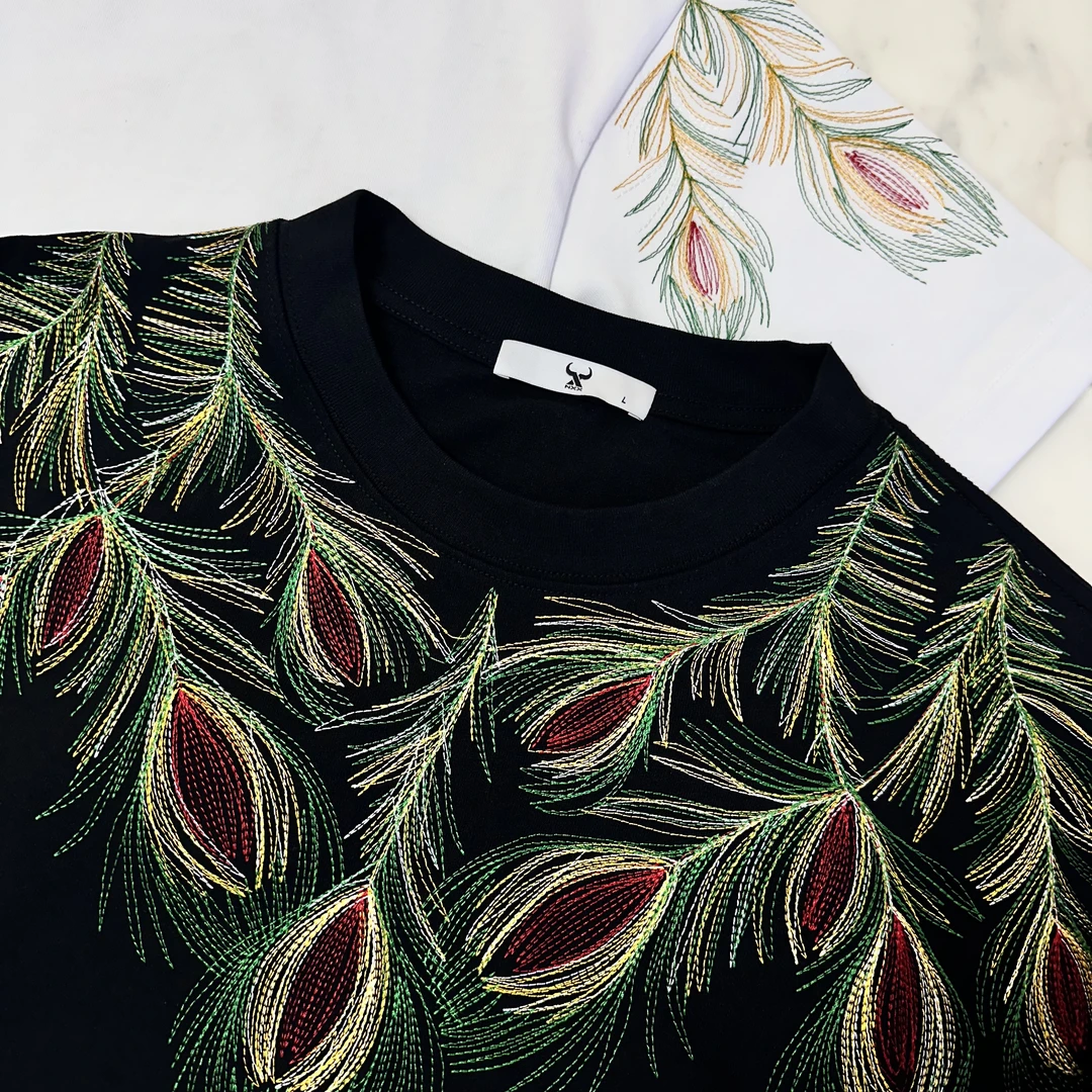 2025夏季新款孔雀翎设计重磅刺绣高棉感男女同款时尚圆领短袖
