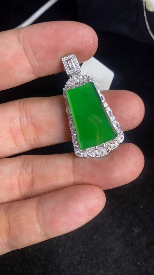 天然A货阳绿无事牌