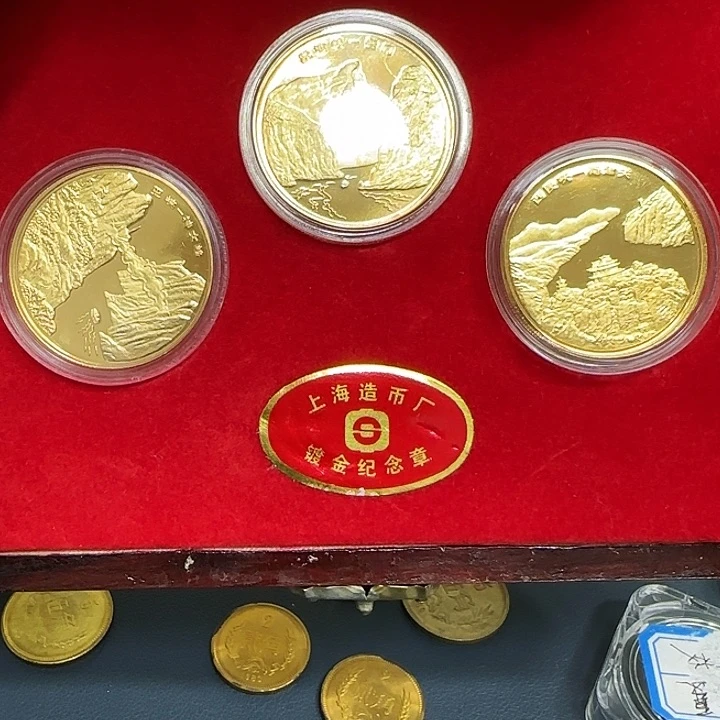 其他普通金属长江三峡纪念章镀金