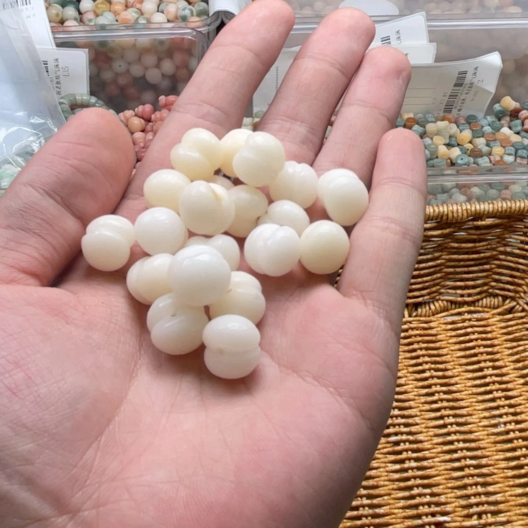 吊坠白玉菩提q14/20+2颗白玉