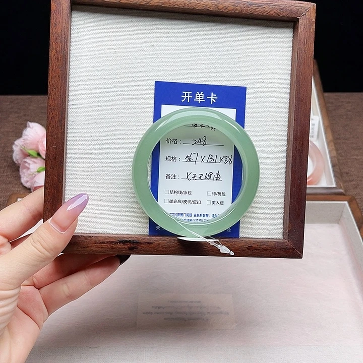未镶嵌手镯石英质玉