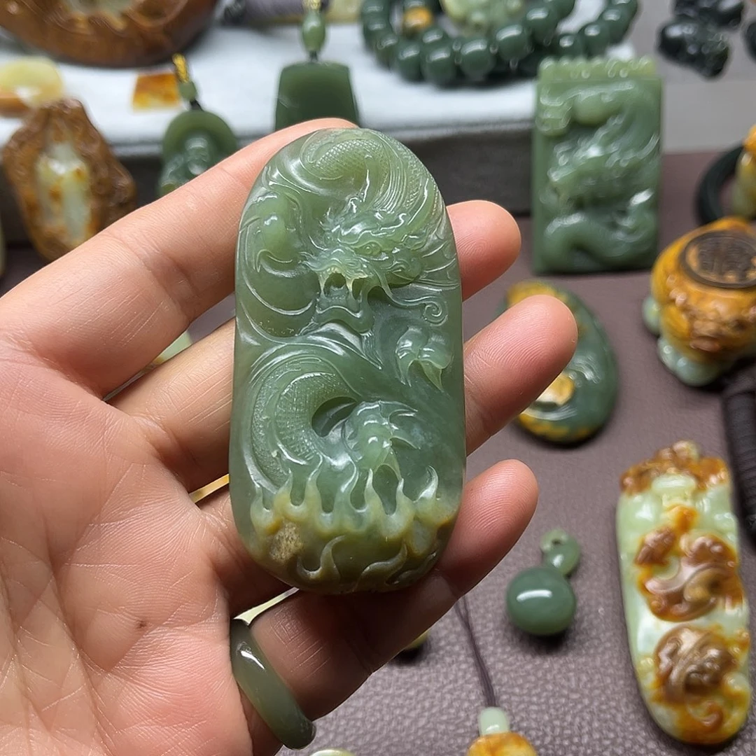 徐***雷岫岩河磨玉（透闪石质玉）未镶嵌颈饰