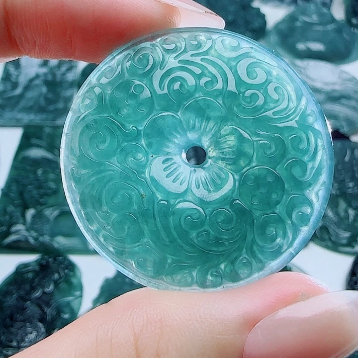 翡翠未镶嵌颈饰多样性发货天然的A货翡翠