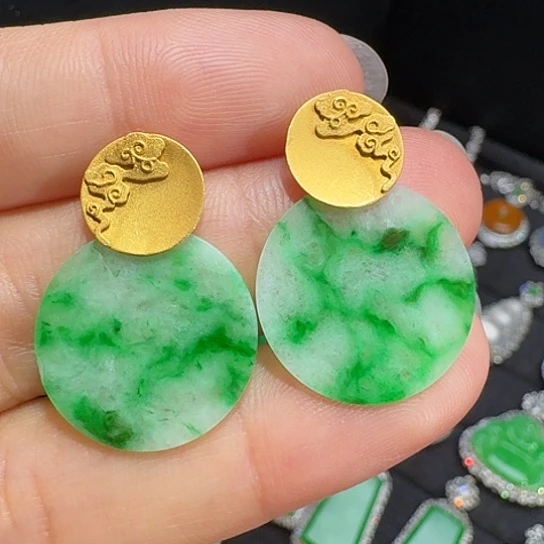 18K金镶嵌翡翠耳饰