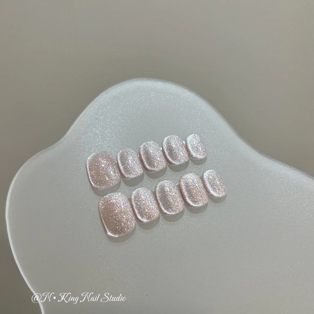 【山樱漫舞】纯手工穿戴甲短款温柔粉色满光爆闪猫眼美甲贴可拆卸片