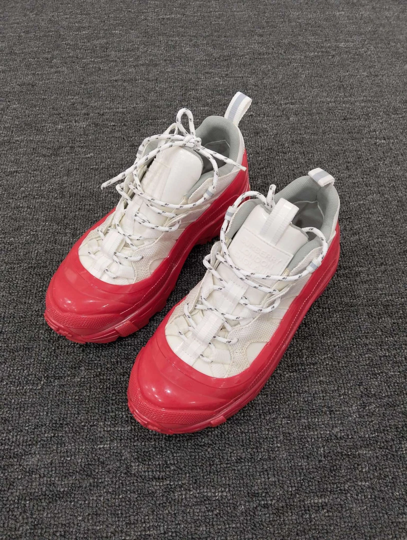 未使用 BURBERRY/博柏利 葡萄籽奢潮/BURBERRY红底运动鞋/35.5