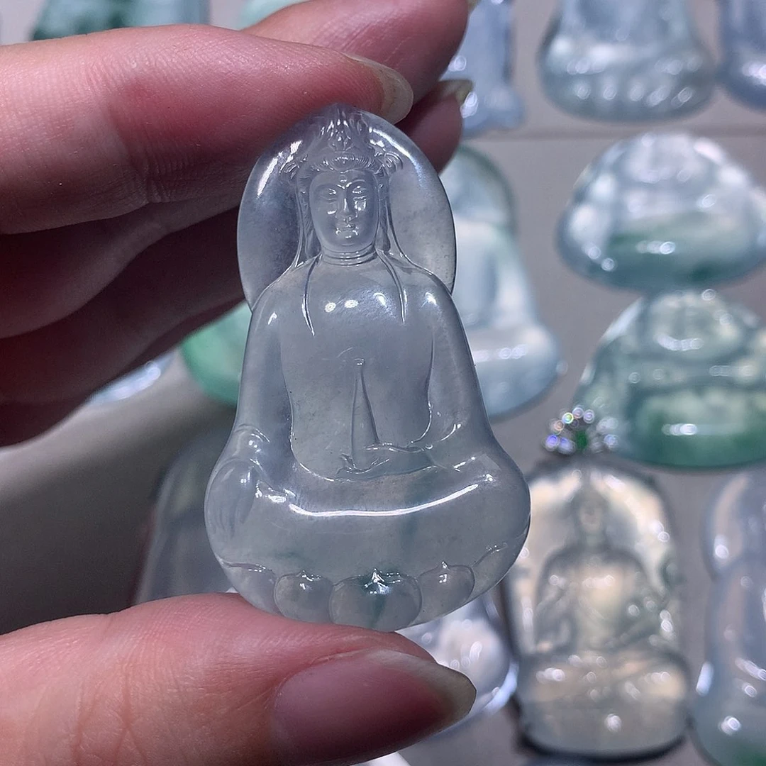 翡翠未镶嵌颈饰观音
