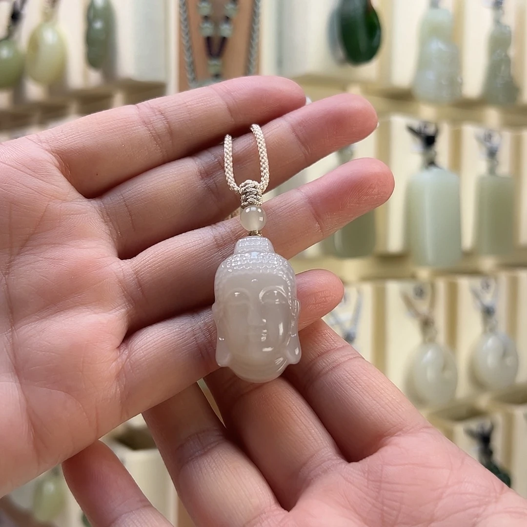 ****两和田玉未镶嵌颈饰