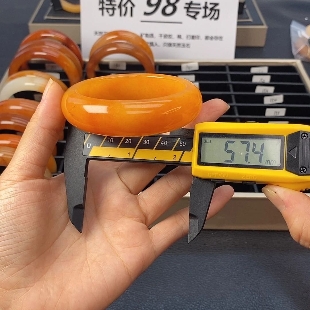 未镶嵌石英质玉（黄龙玉）手镯133号茄子山金沙老料红如血黄龙