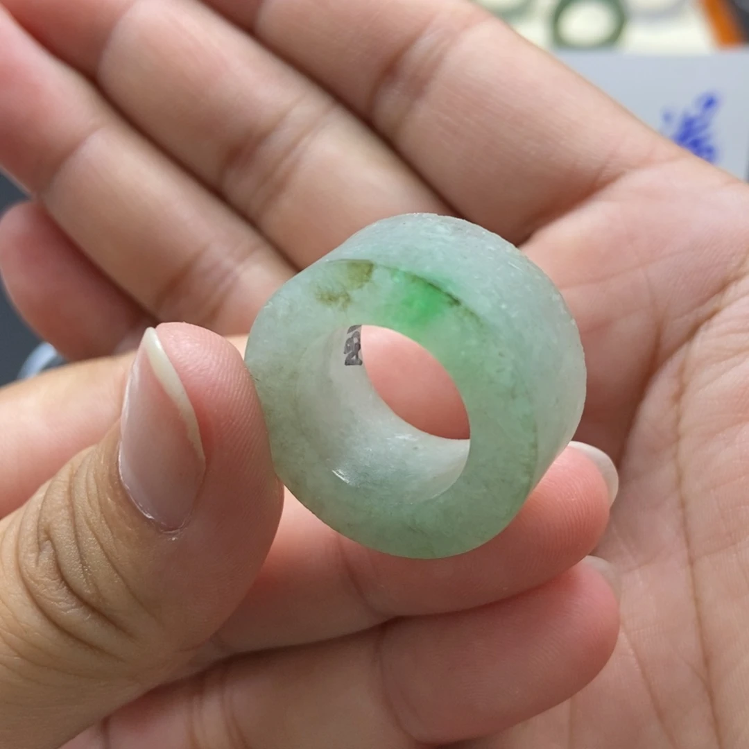 定制翡翠翡翠未镶嵌奶****口