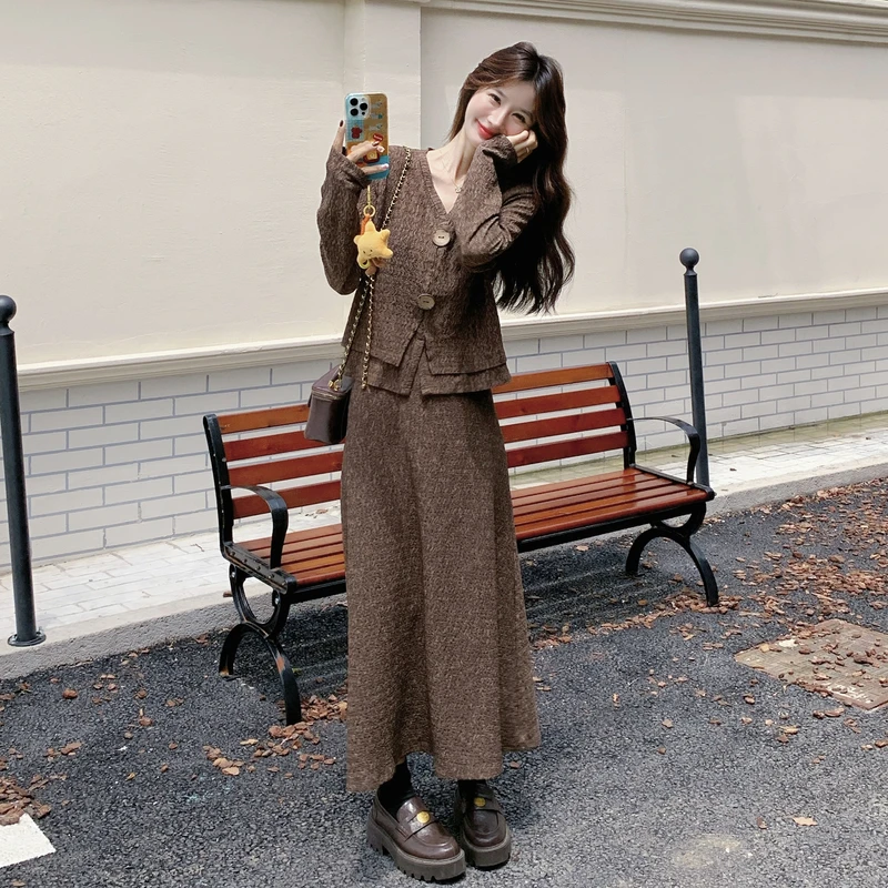 年终狂欢季2025秋冬新款法式纯欲氛围感美拉德套装裙女V领上衣半