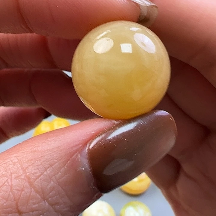 蜜蜡未镶嵌珠宝奇石