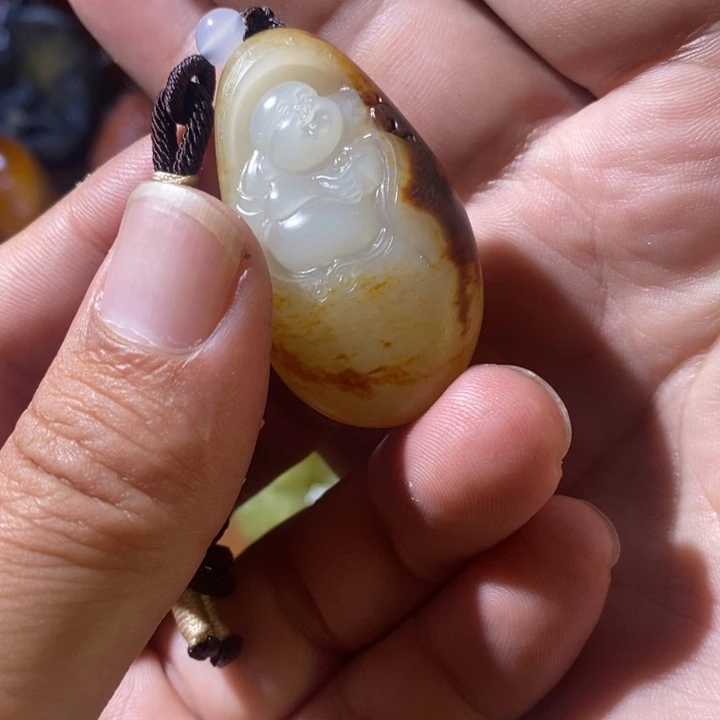 和田玉未镶嵌颈饰吊坠