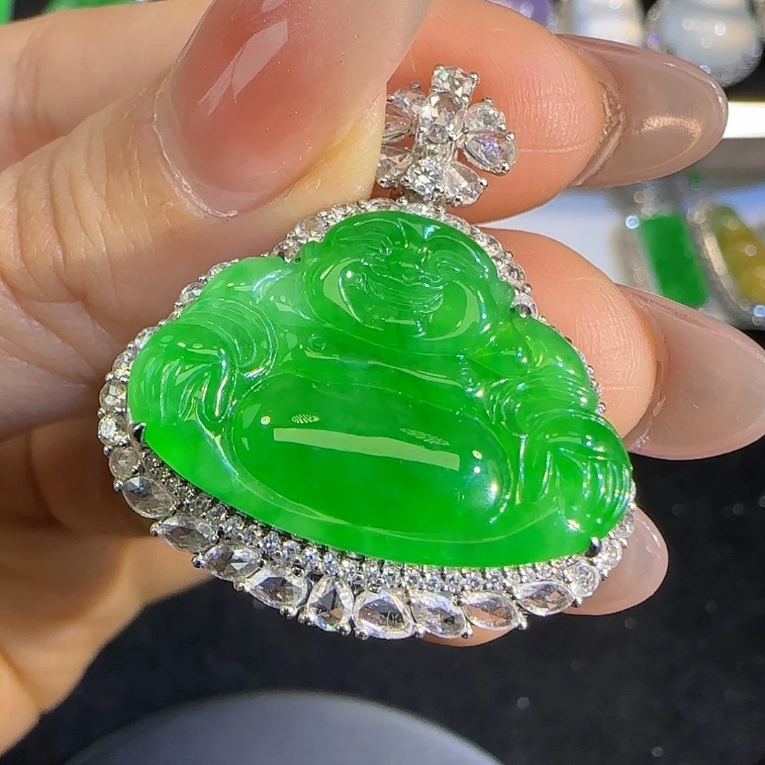 翡翠颈饰18K金镶嵌。