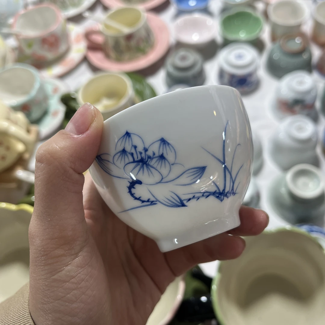 景德镇手绘40cc小号荷花主人杯客杯