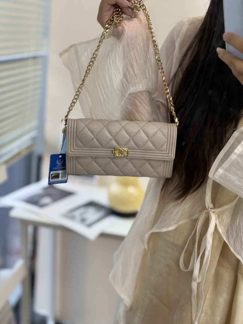 95新 Chanel/香奈儿 奶茶色时尚百搭精致斜挎包