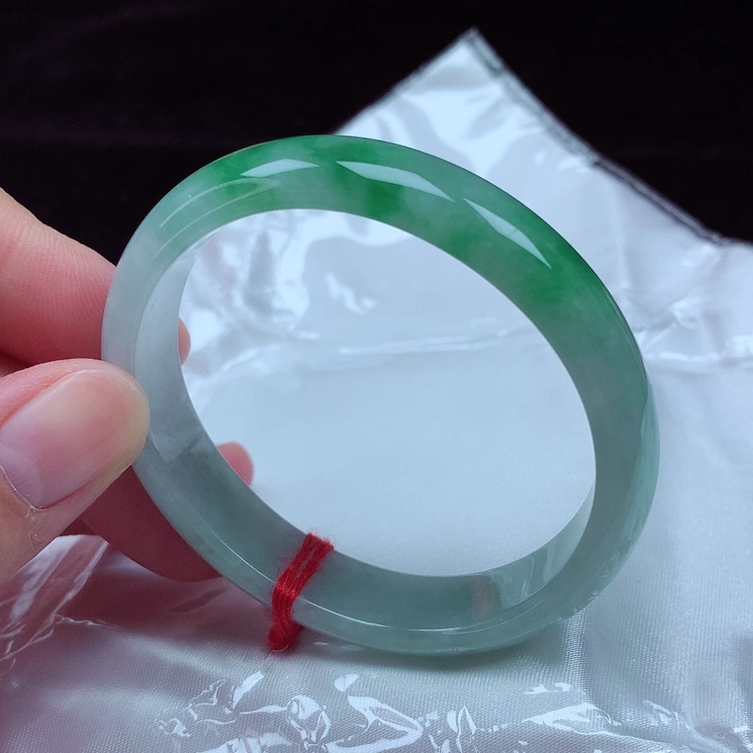 翡翠未镶嵌手镯（贵妃镯）54圈