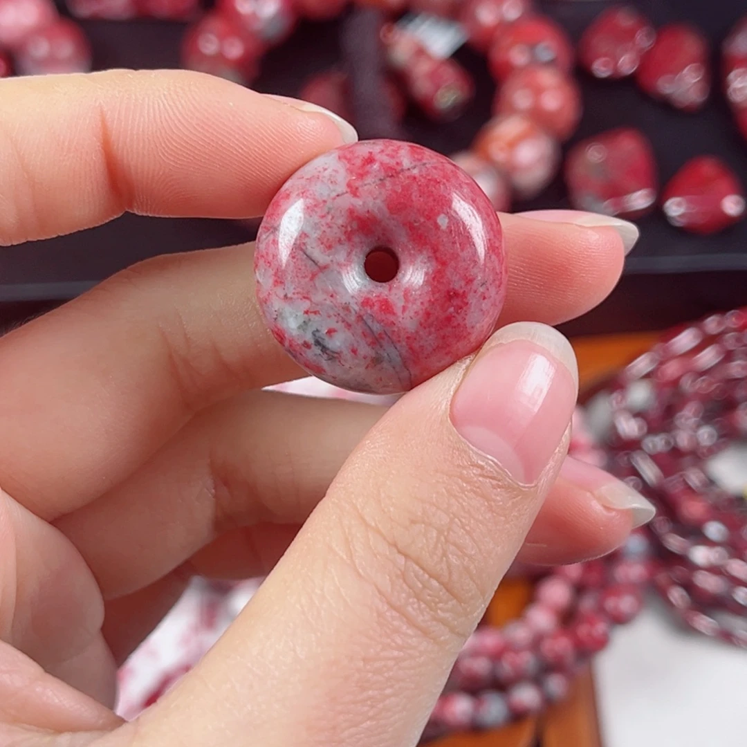 天然辰砂原石吊坠