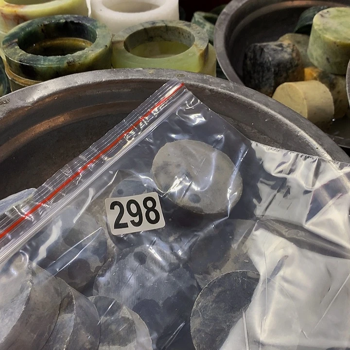 蛇纹石玉未镶嵌珠宝半成品裕**装